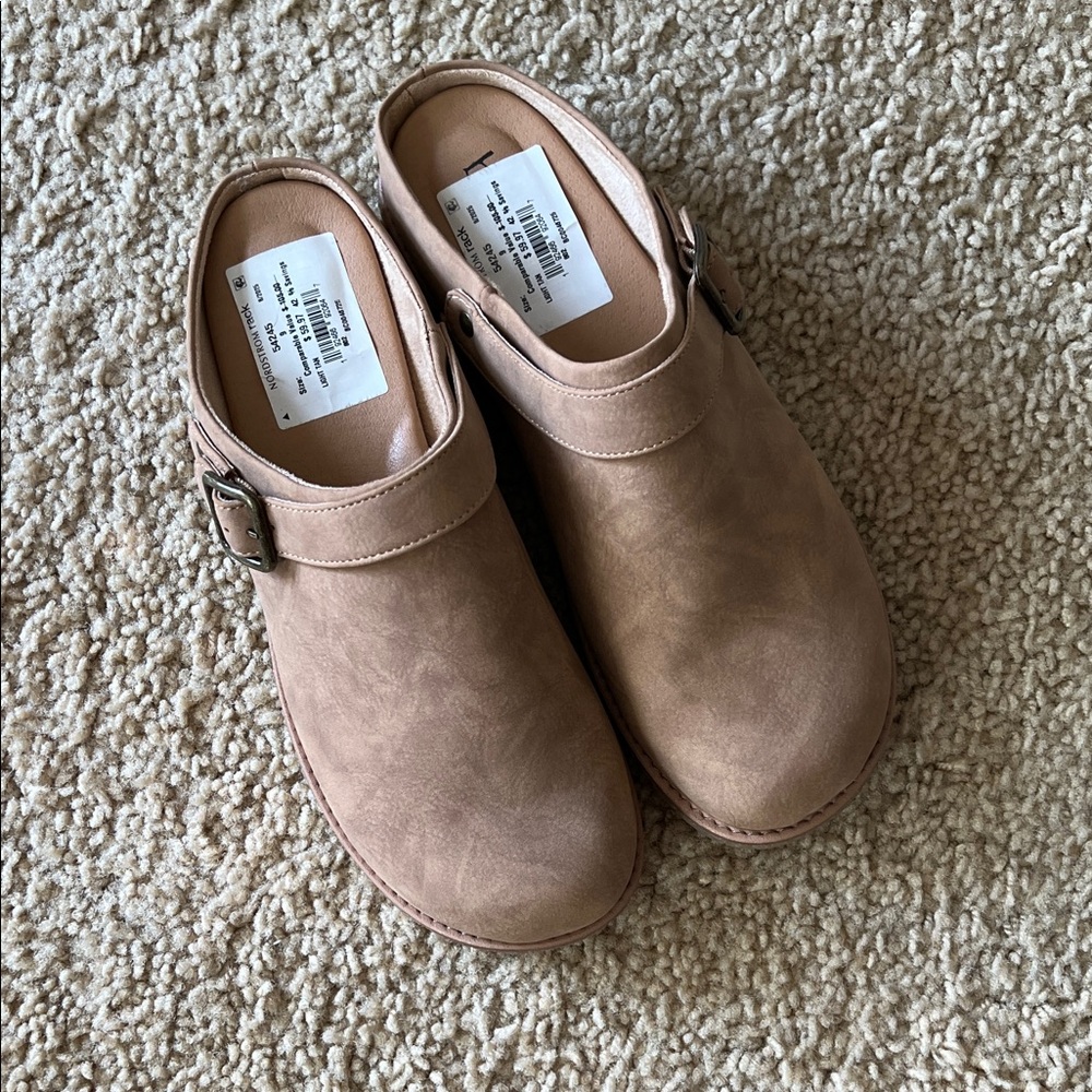 NWT boc Tan Mules/Clogs, Size 9